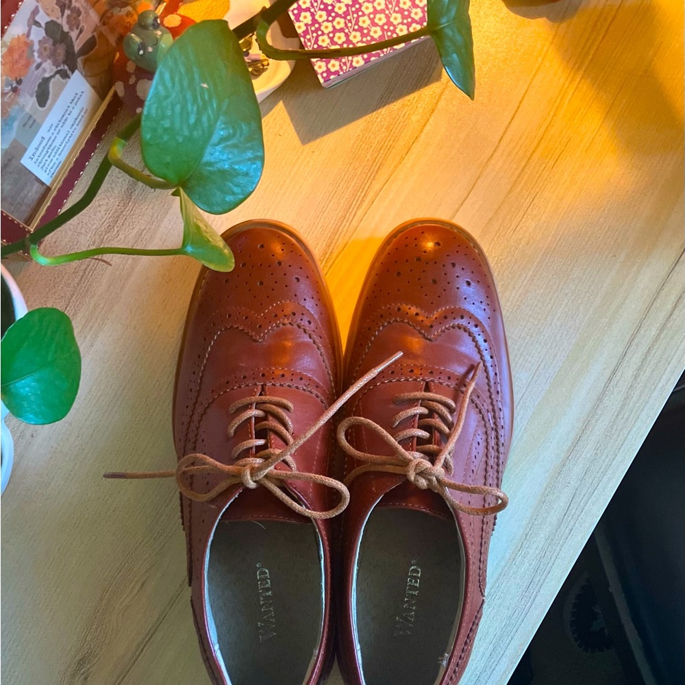 Women’s vintage-inspired Oxford shoes